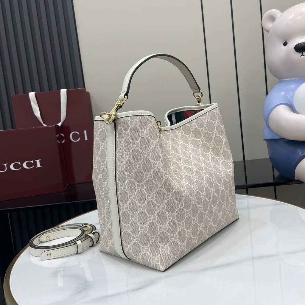 Gucci GG Emblem medium bucket bag ‎815103 in white fabric