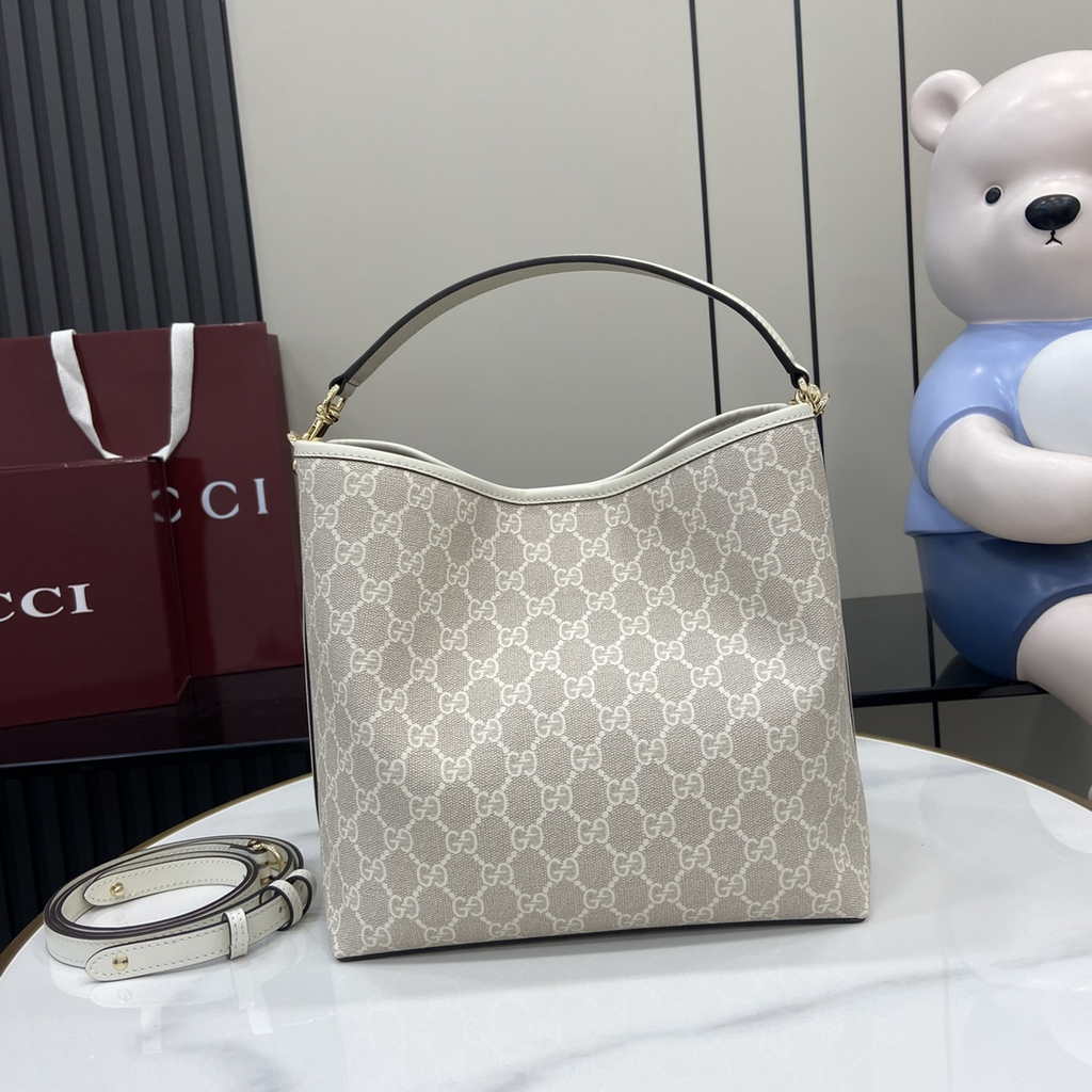 Gucci GG Emblem medium bucket bag ‎815103 in white fabric