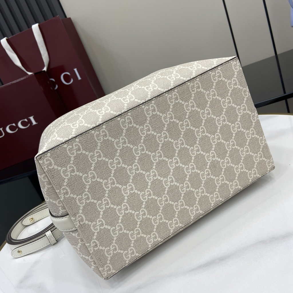 Gucci GG Emblem medium bucket bag ‎815103 in white fabric