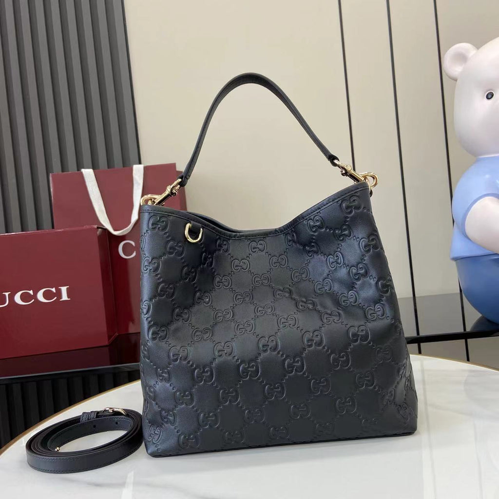 Gucci GG Emblem medium bucket bag ‎815103 in black leather
