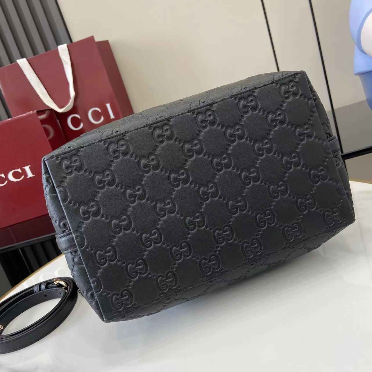 Gucci GG Emblem medium bucket bag ‎815103 in black leather
