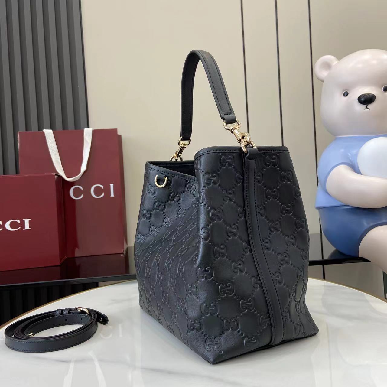 Gucci GG Emblem medium bucket bag ‎815103 in black leather