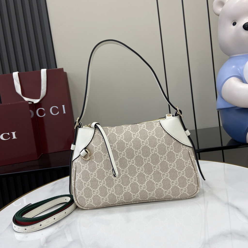Gucci GG Emblem small shoulder bag 815218 in white fabric