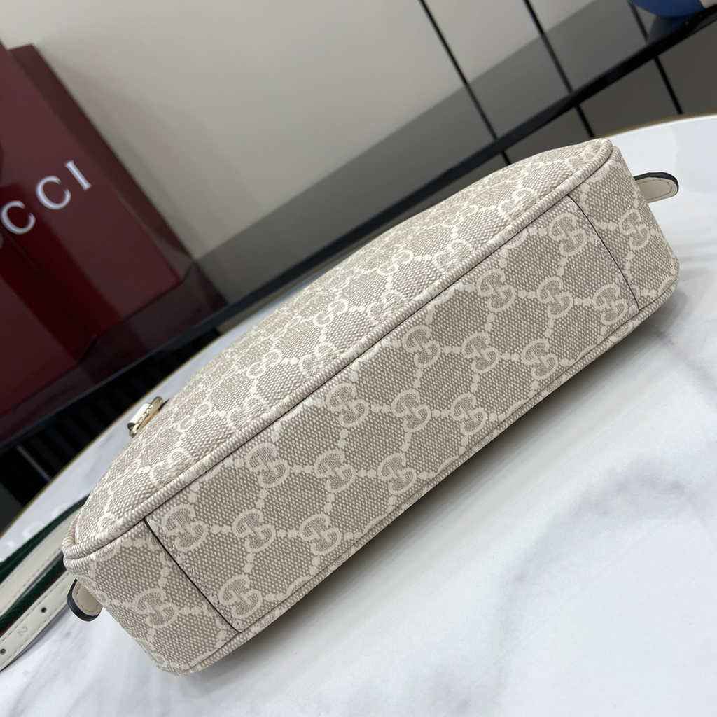 Gucci GG Emblem small shoulder bag 815218 in white fabric