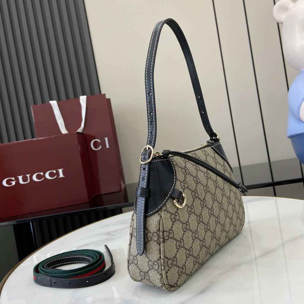 Gucci GG Emblem small shoulder bag 815218 in black fabric