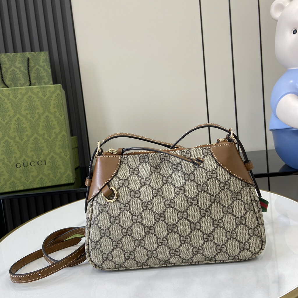 Gucci GG Emblem small shoulder bag 815218 in brown fabric