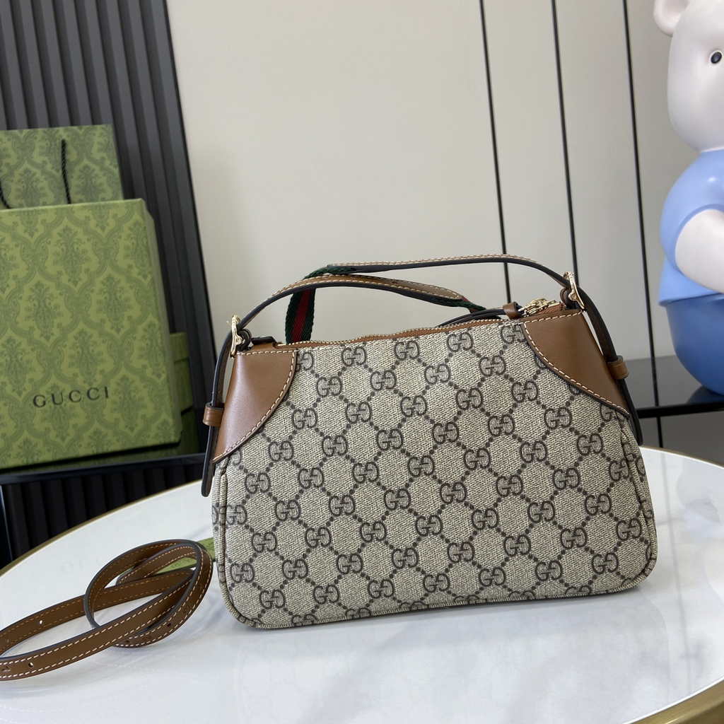 Gucci GG Emblem small shoulder bag 815218 in brown fabric