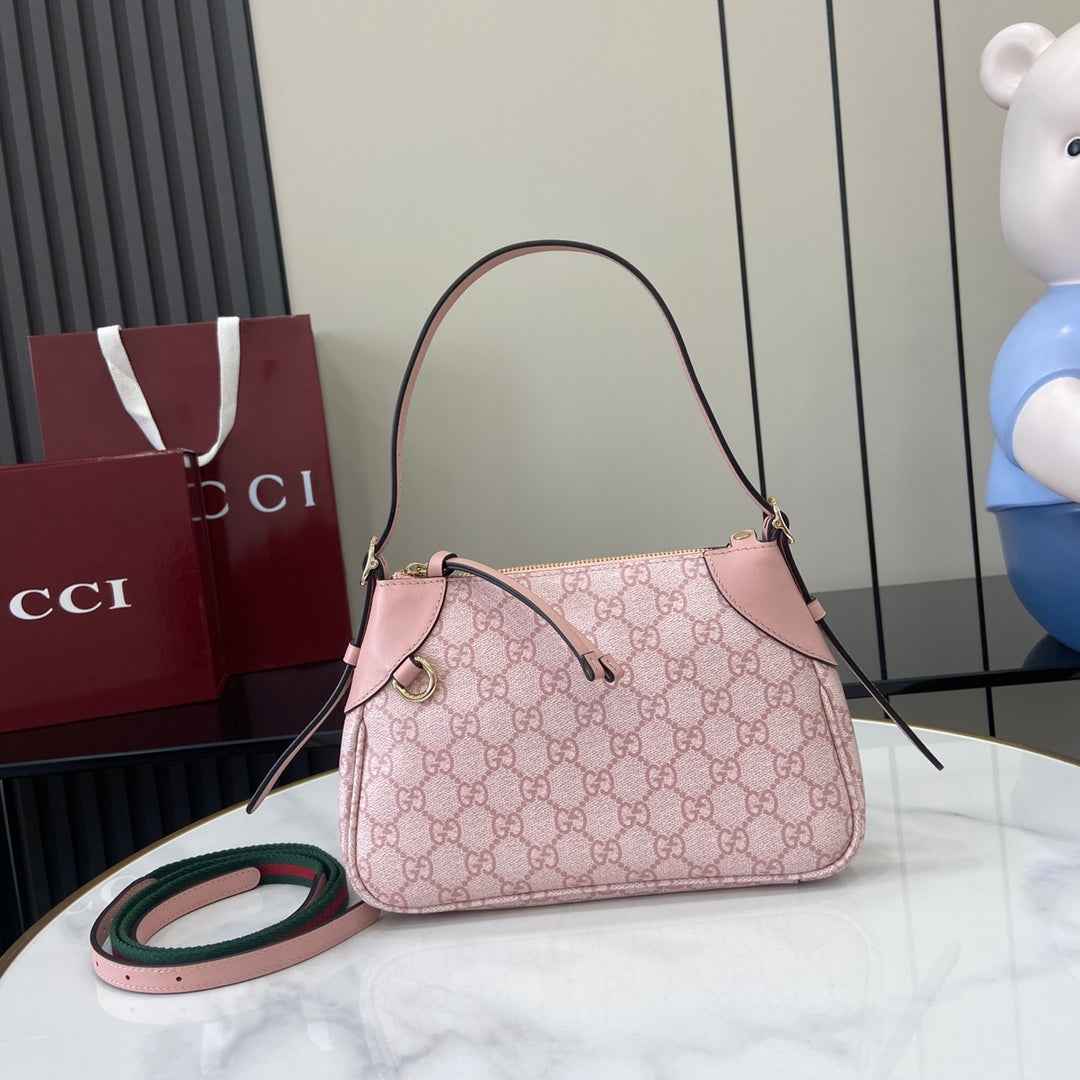Gucci GG Emblem small shoulder bag 815218 in pink fabric