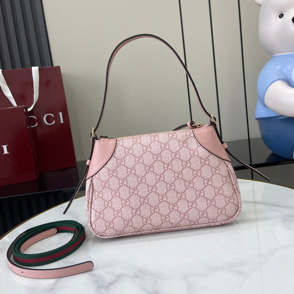 Gucci GG Emblem small shoulder bag 815218 in pink fabric