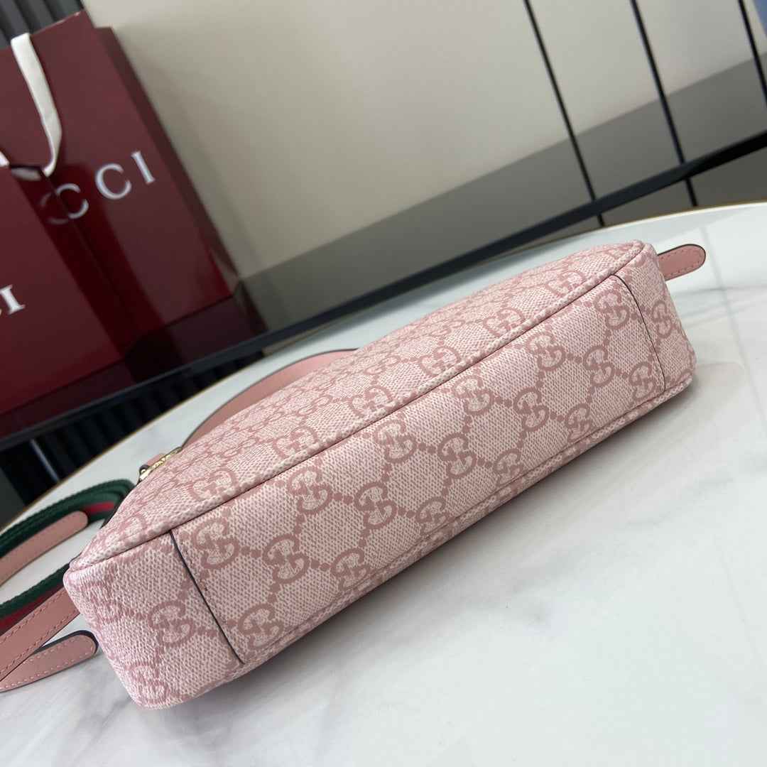 Gucci GG Emblem small shoulder bag 815218 in pink fabric