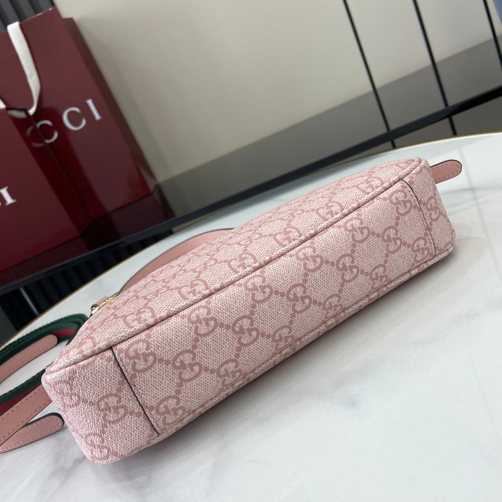 Gucci GG Emblem small shoulder bag 815218 in pink fabric