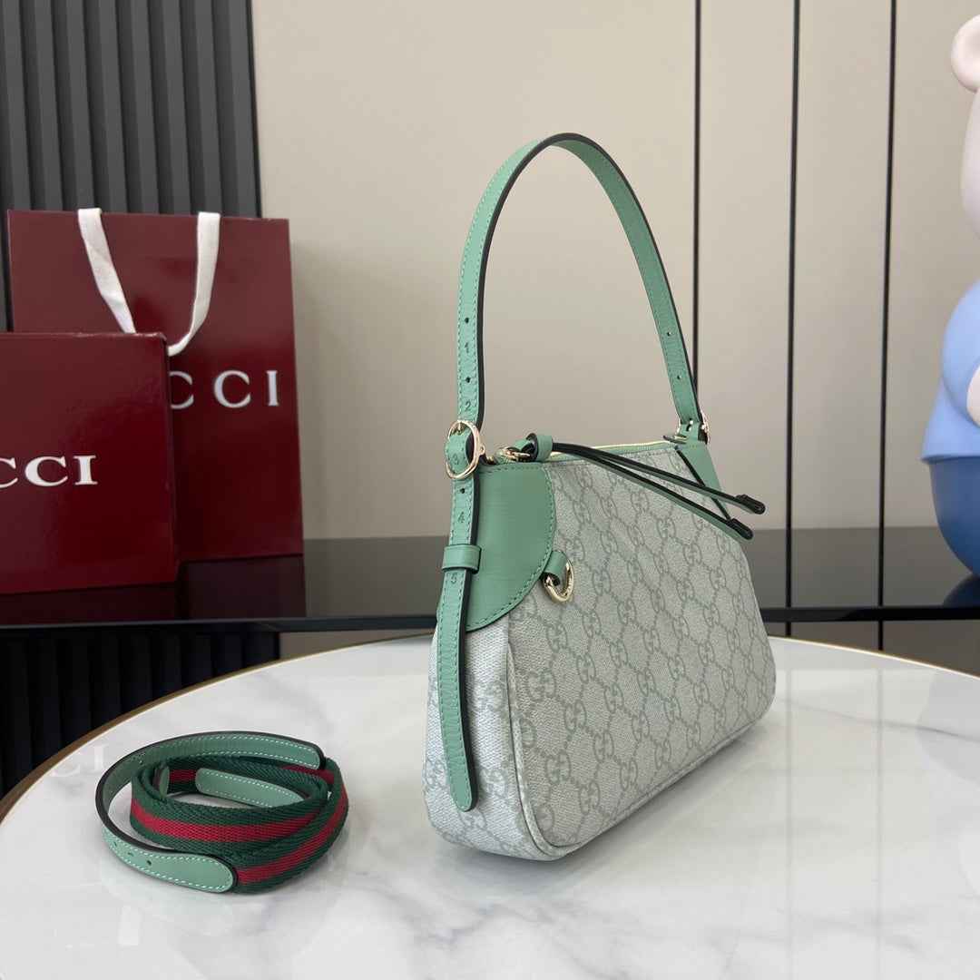 Gucci GG Emblem small shoulder bag 815218 in green fabric