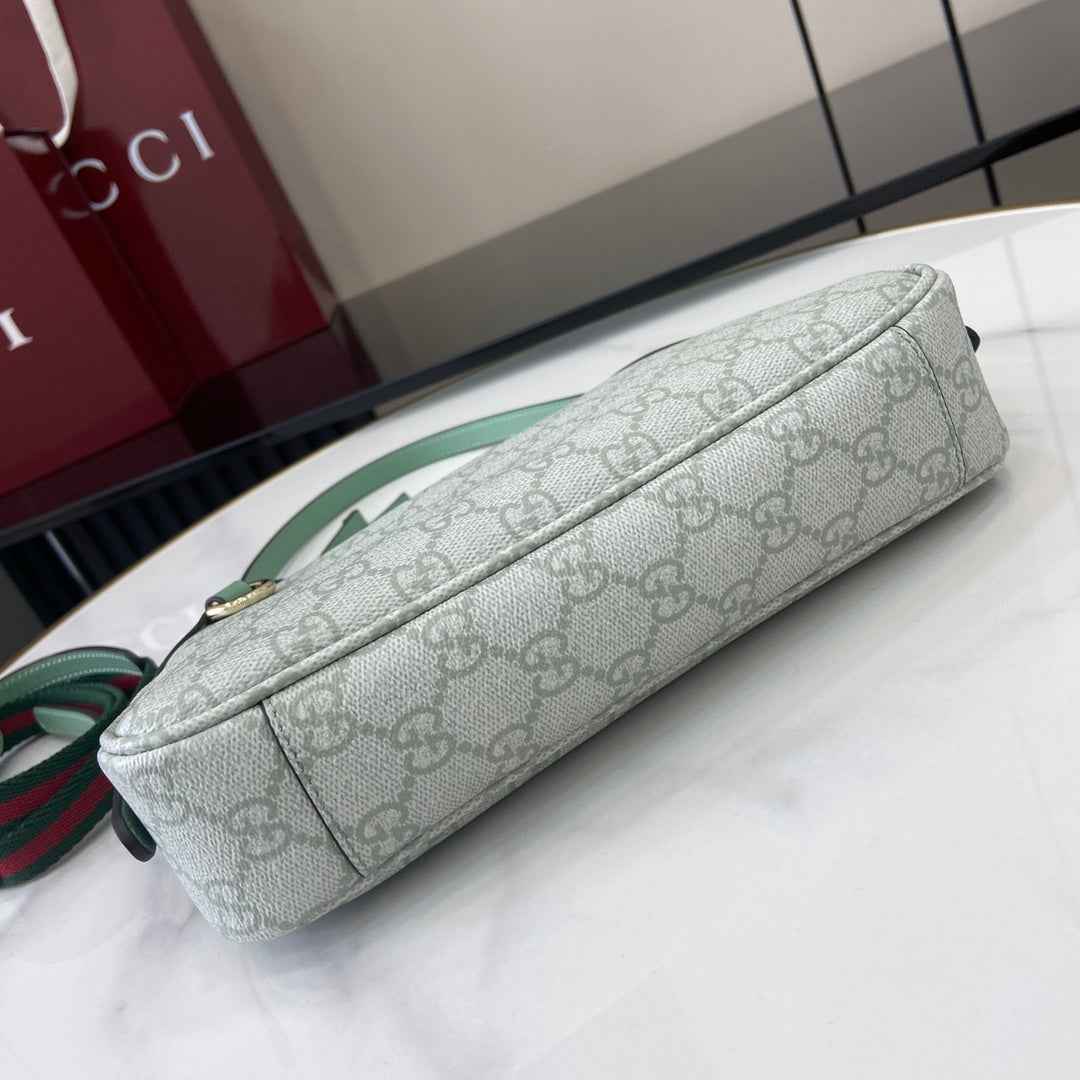 Gucci GG Emblem small shoulder bag 815218 in green fabric