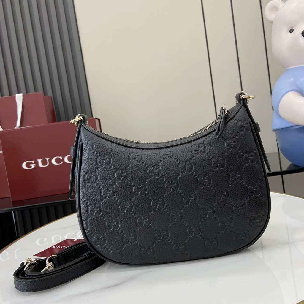 Gucci GG Emblem small shoulder bag 815409 in black GG leather