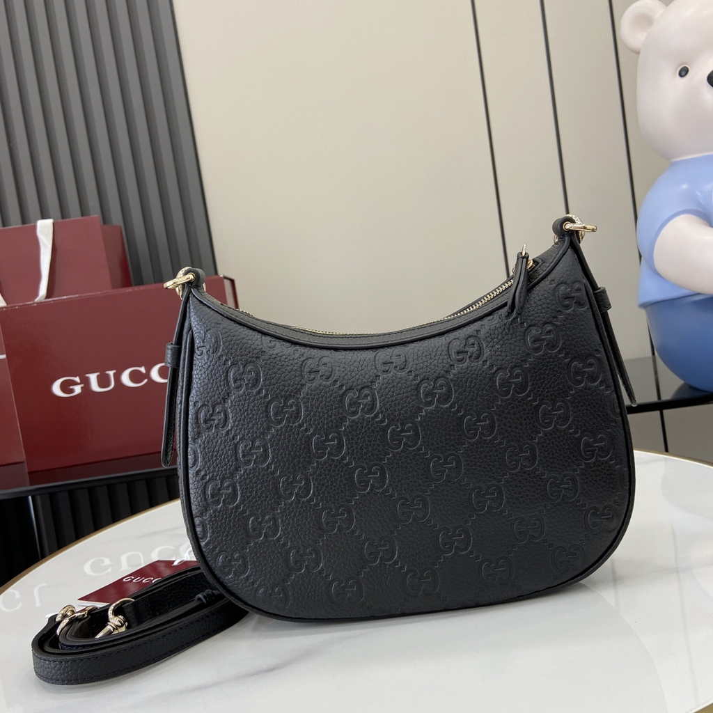 Gucci GG Emblem small shoulder bag 815409 in black GG leather