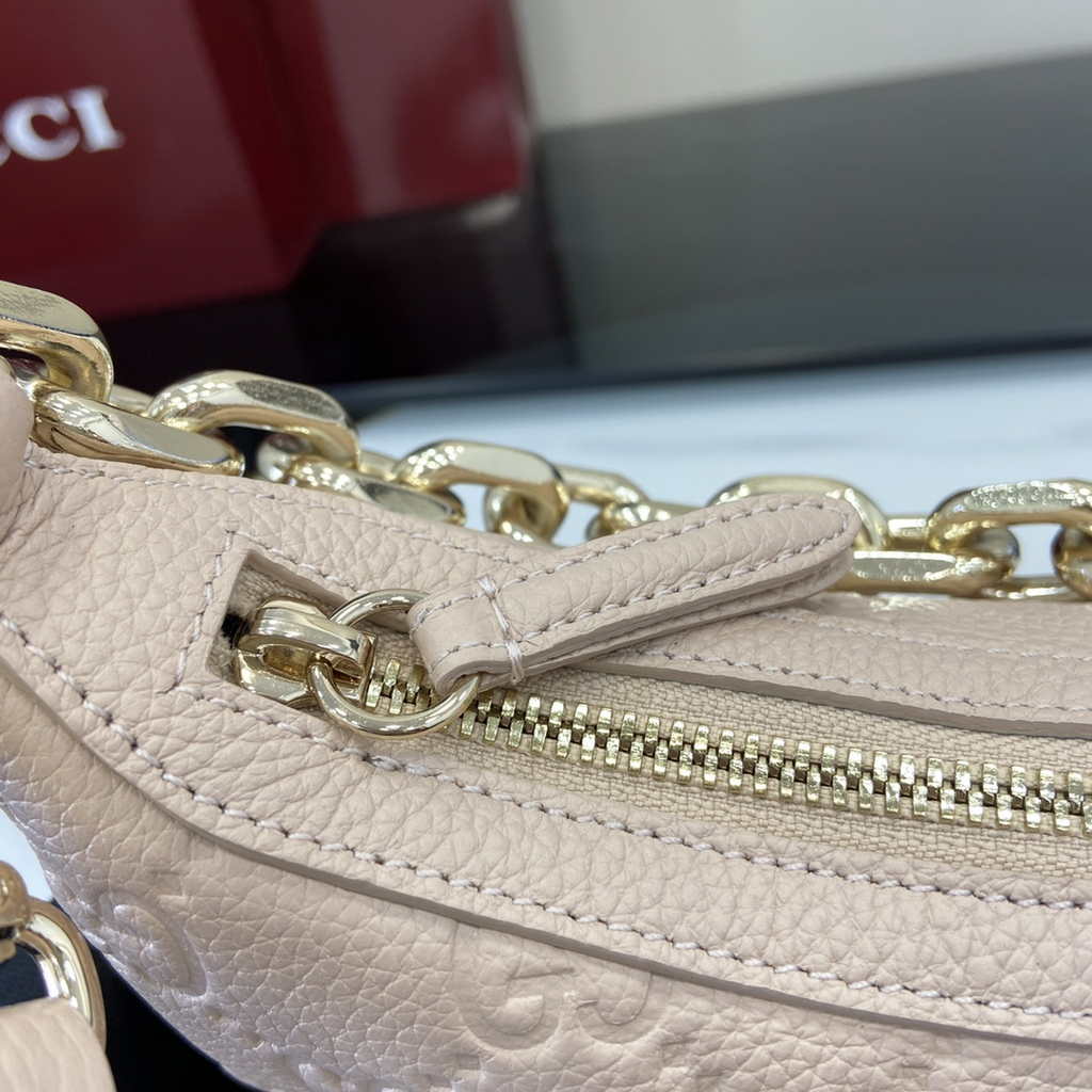 Gucci GG Emblem small shoulder bag 815409 in light pink GG leather