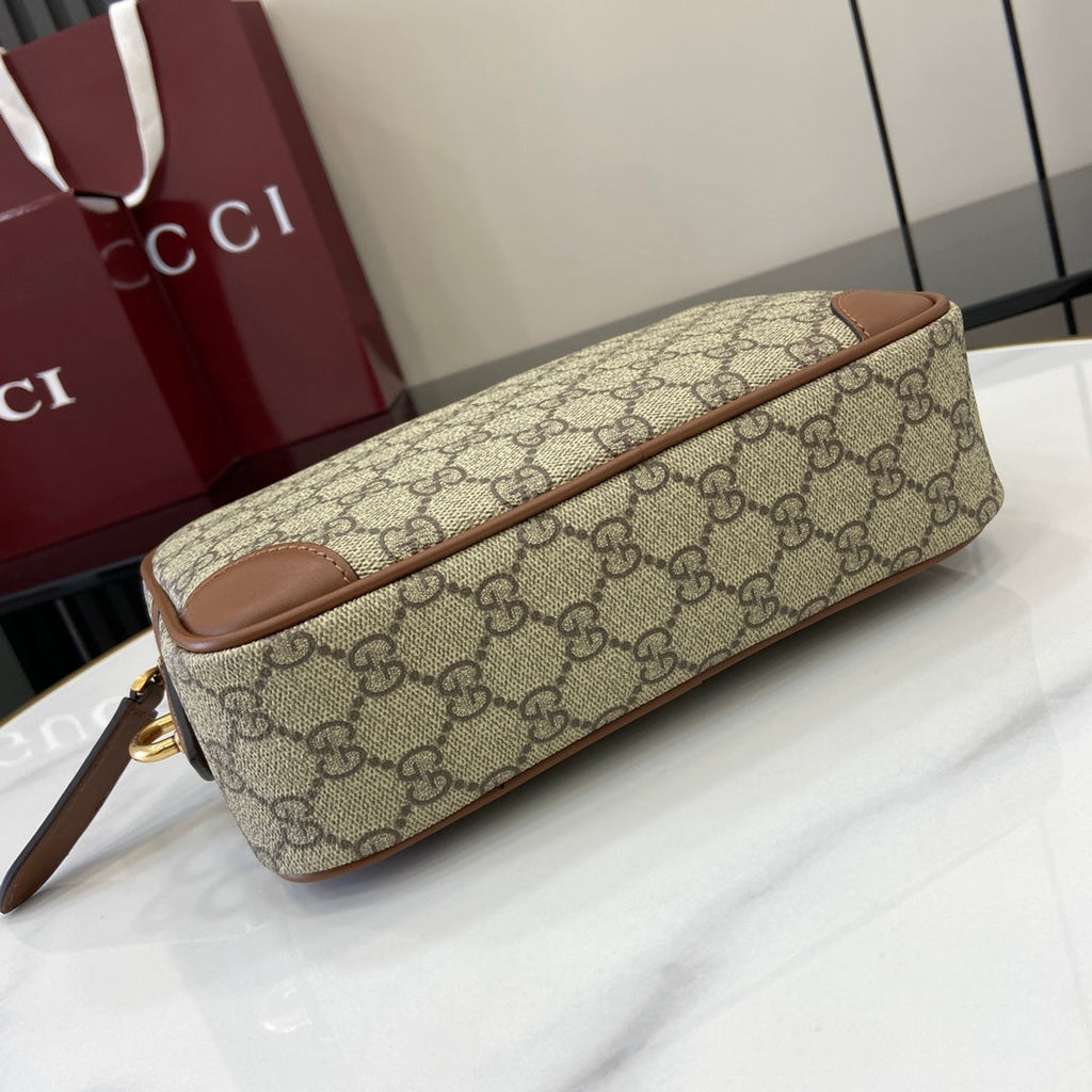 Gucci GG Emblem small toiletry case, ‎821164 in beige fabric