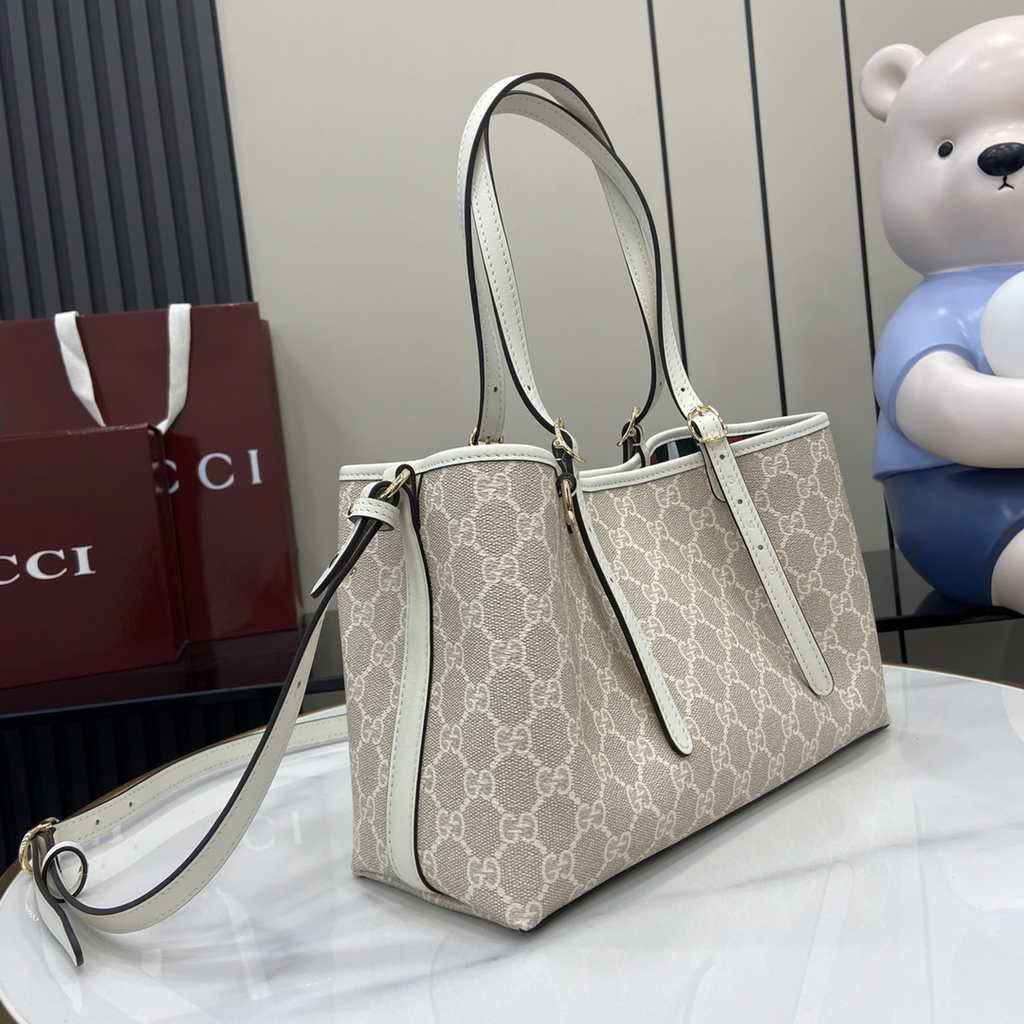 Gucci GG Emblem medium tote bag 815214 in white fabric
