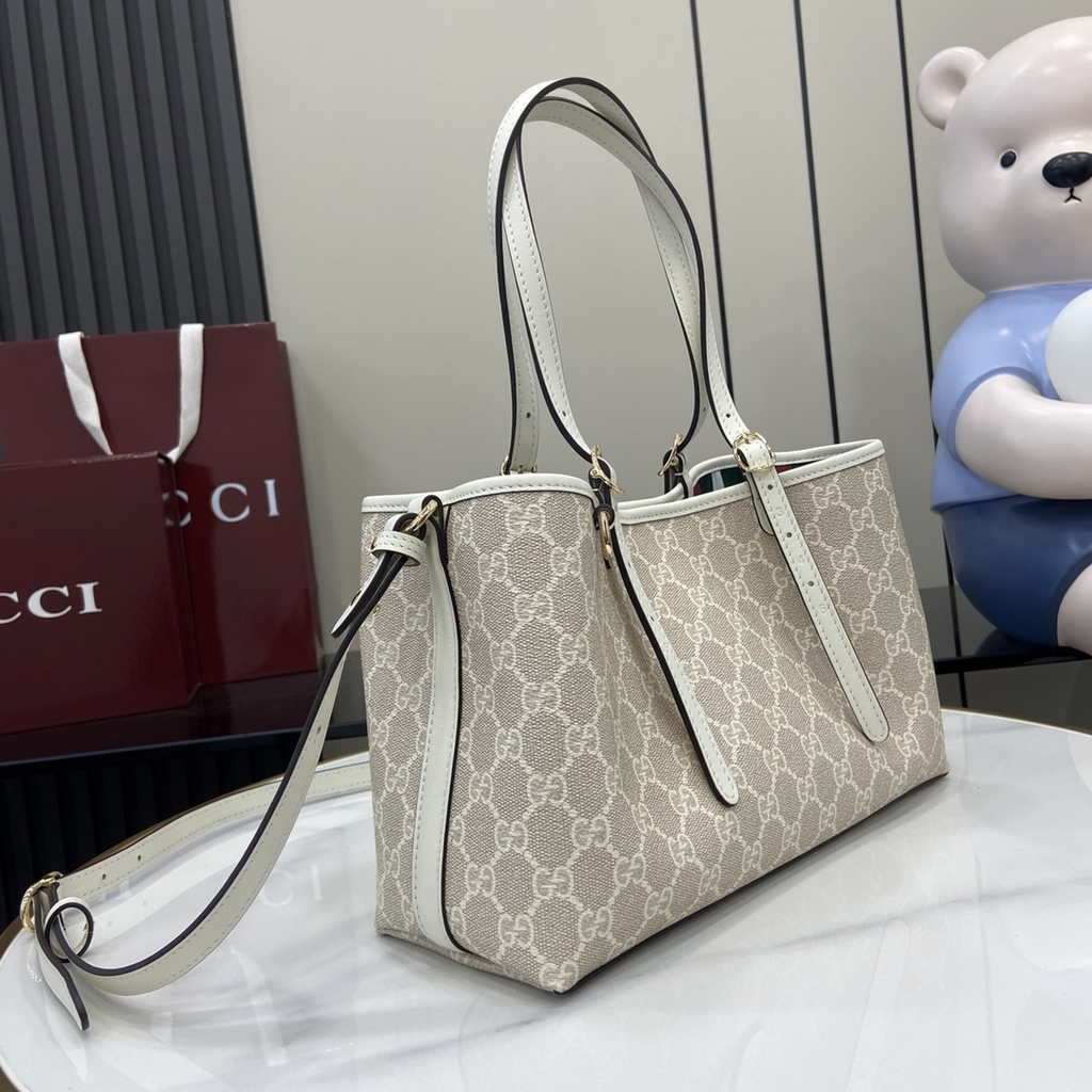 Gucci GG Emblem medium tote bag 815214 in white fabric