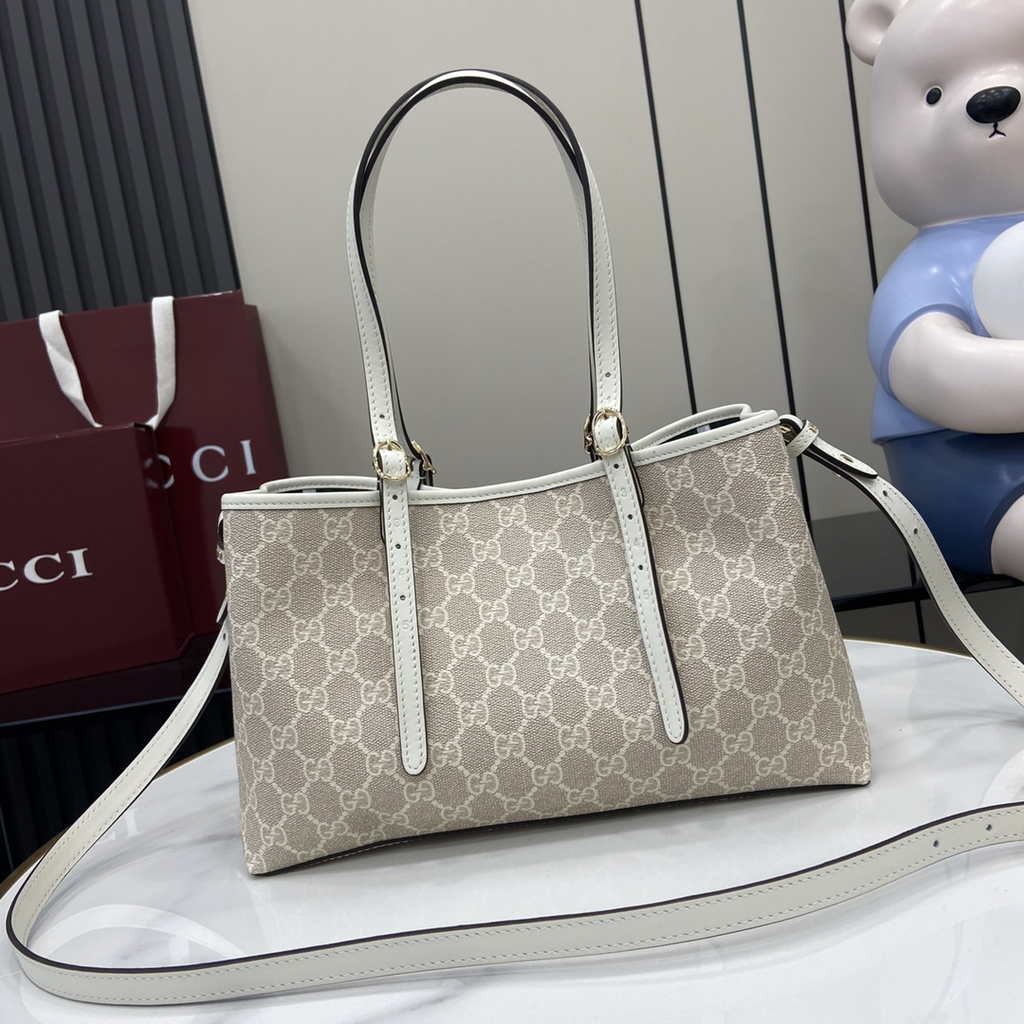 Gucci GG Emblem medium tote bag 815214 in white fabric