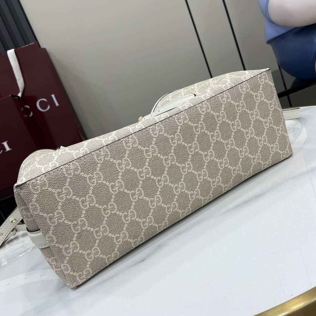 Gucci GG Emblem medium tote bag 815214 in white fabric