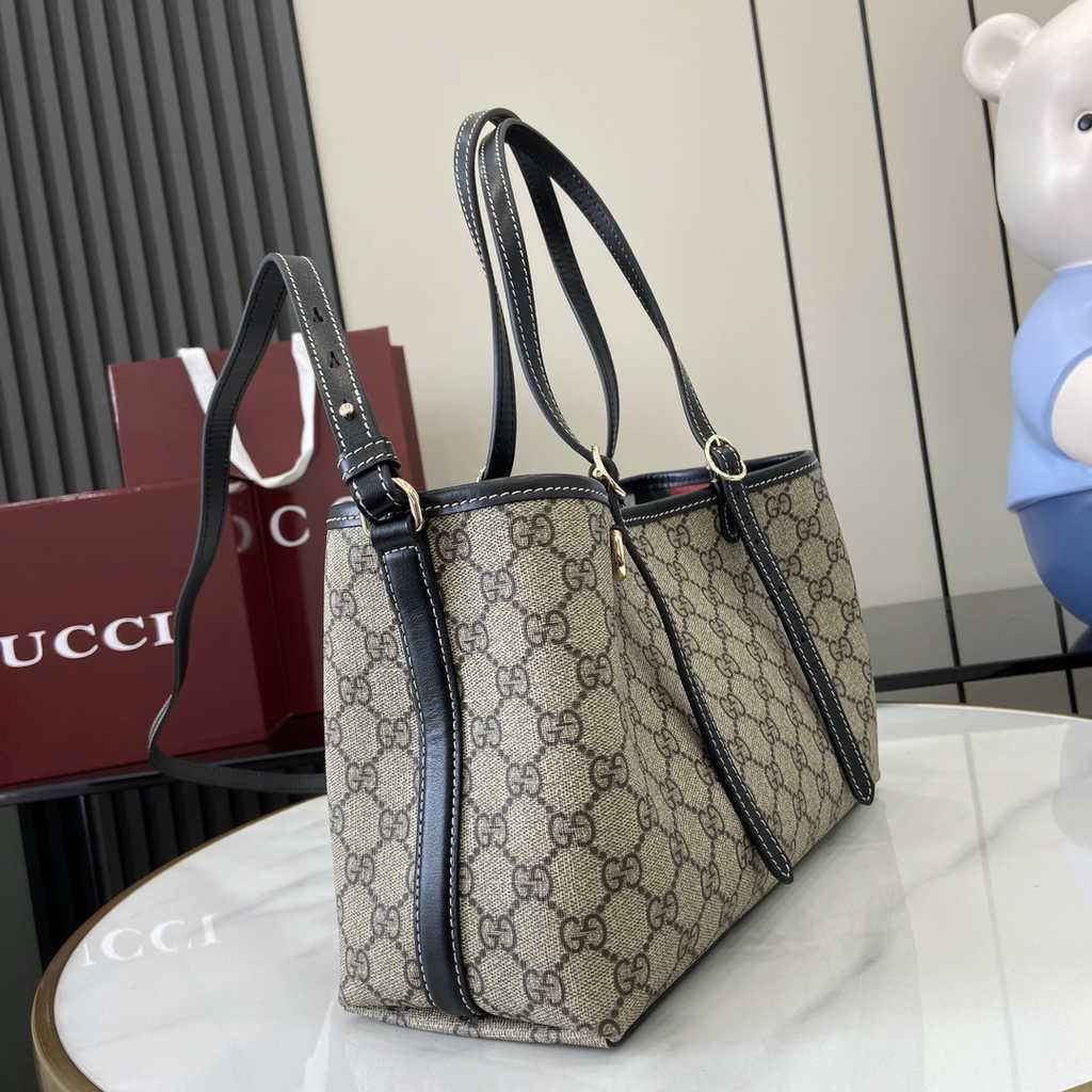 Gucci GG Emblem medium tote bag 815214 in black fabric