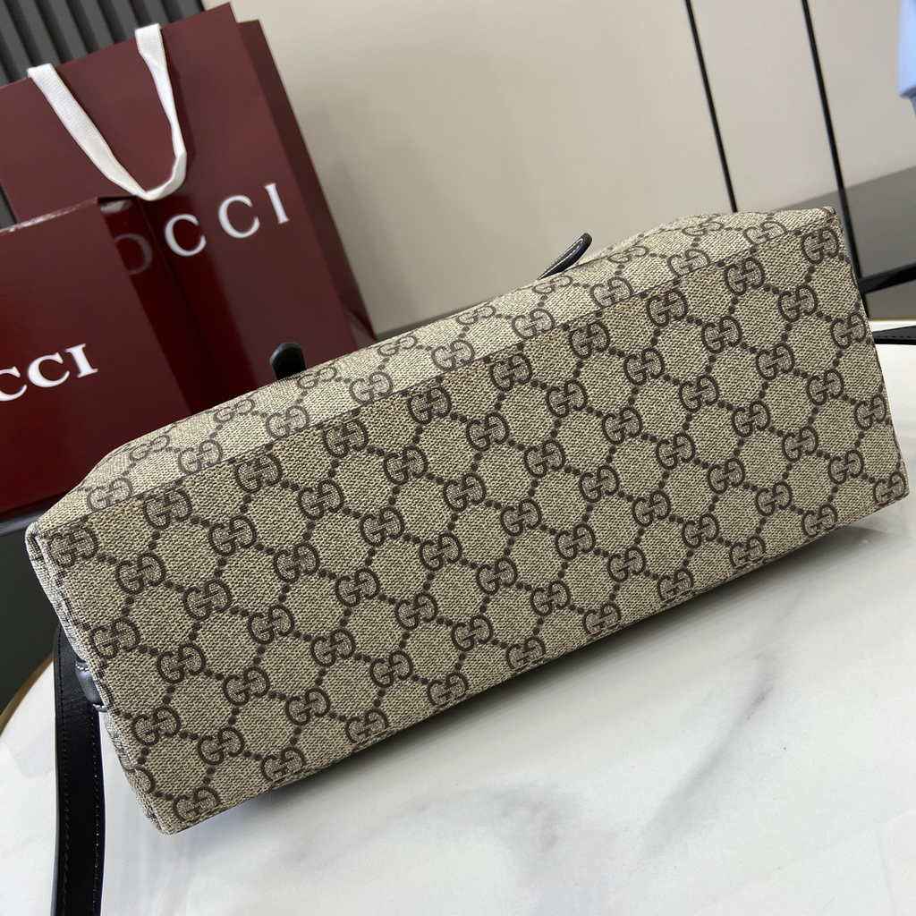 Gucci GG Emblem medium tote bag 815214 in black fabric