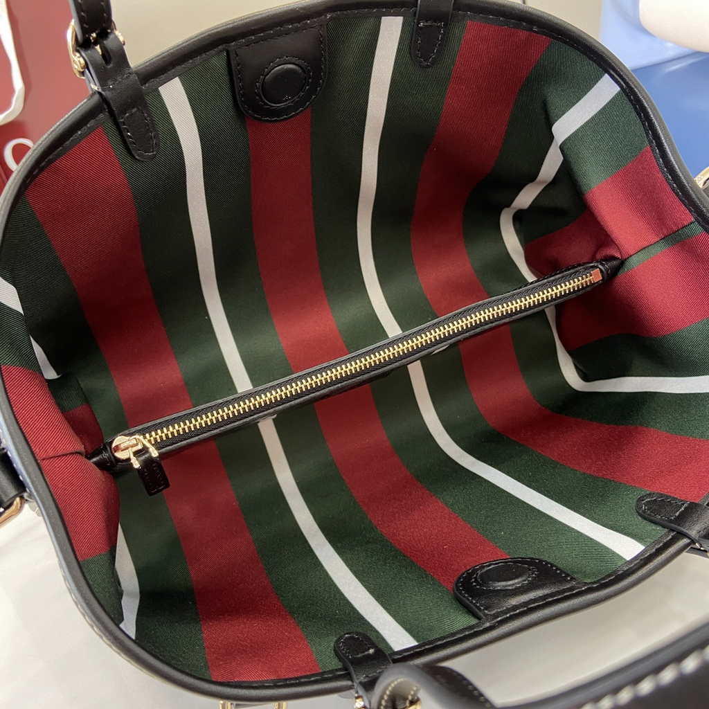 Gucci GG Emblem medium tote bag 815214 in black fabric