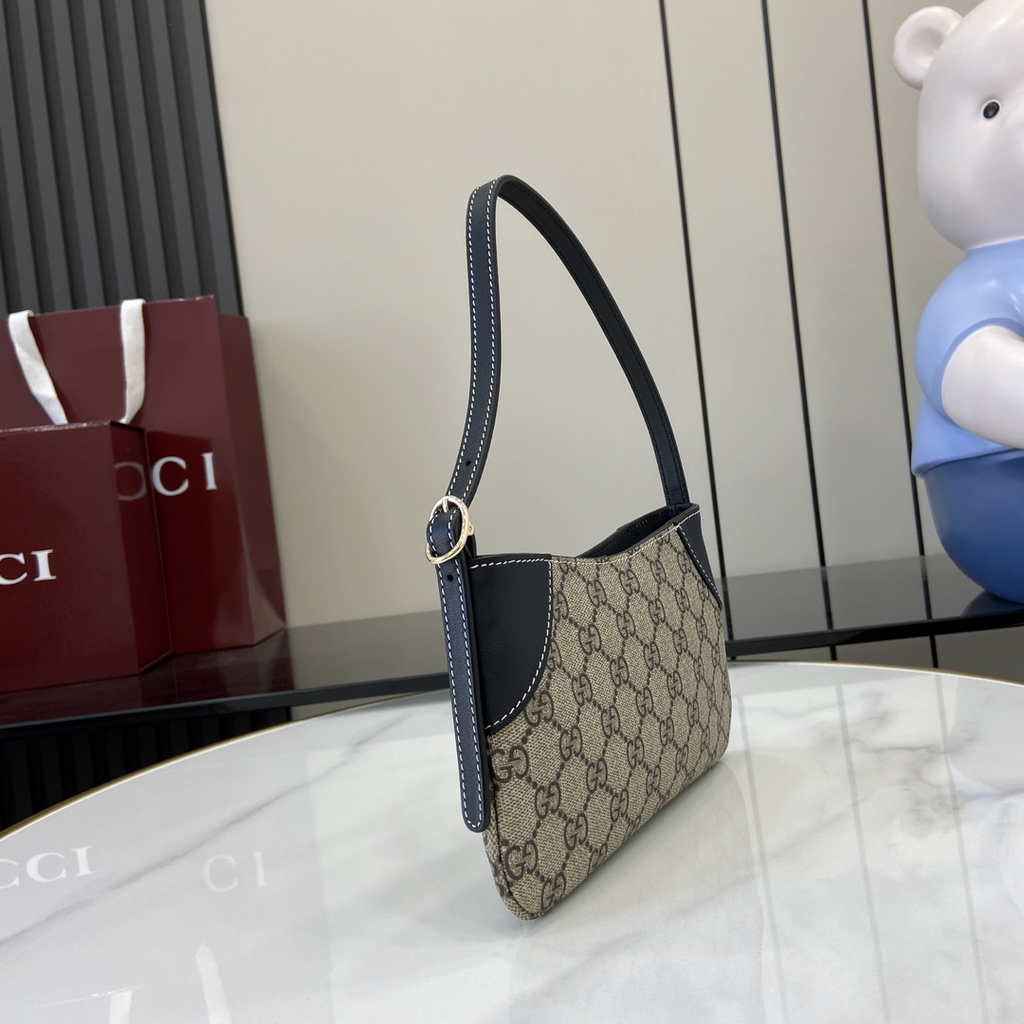 Gucci GG Emblem super mini shoulder bag 820696 in black fabric