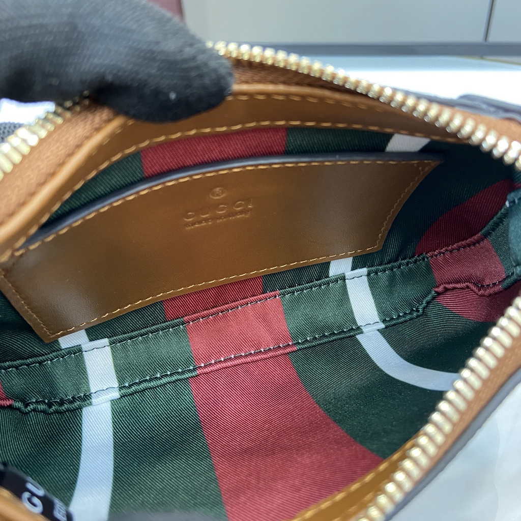 Gucci GG Emblem super mini shoulder bag 820696 in brown fabric