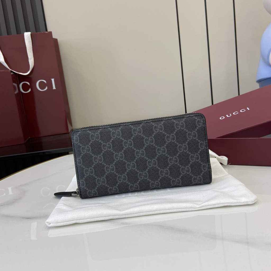 Gucci GG Emblem zip around wallet, 821207 in black fabric