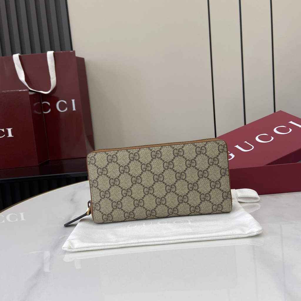 Gucci GG Emblem zip around wallet, 821207 in brown fabric