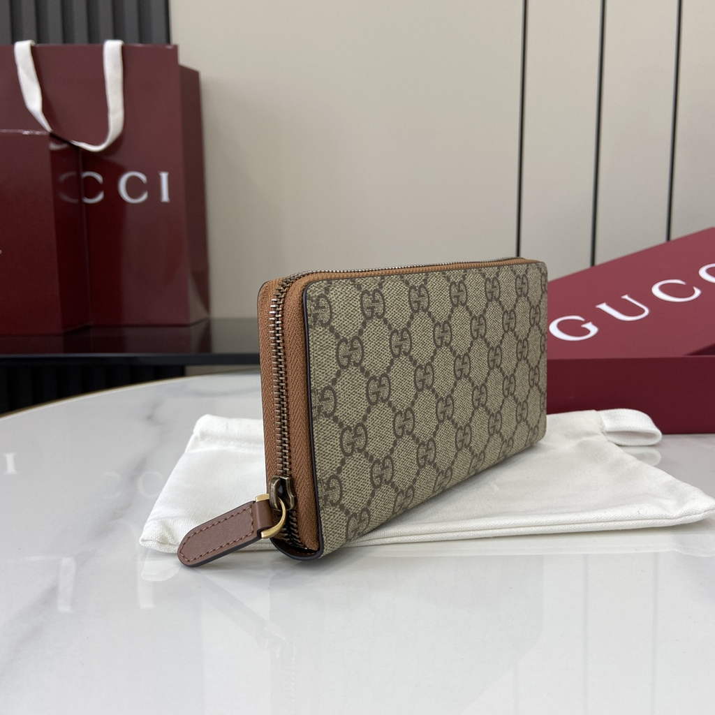 Gucci GG Emblem zip around wallet, 821207 in brown fabric