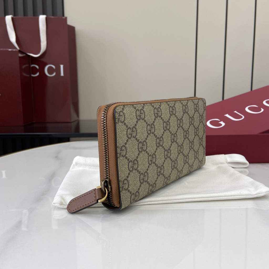 Gucci GG Emblem zip around wallet, 821207 in brown fabric