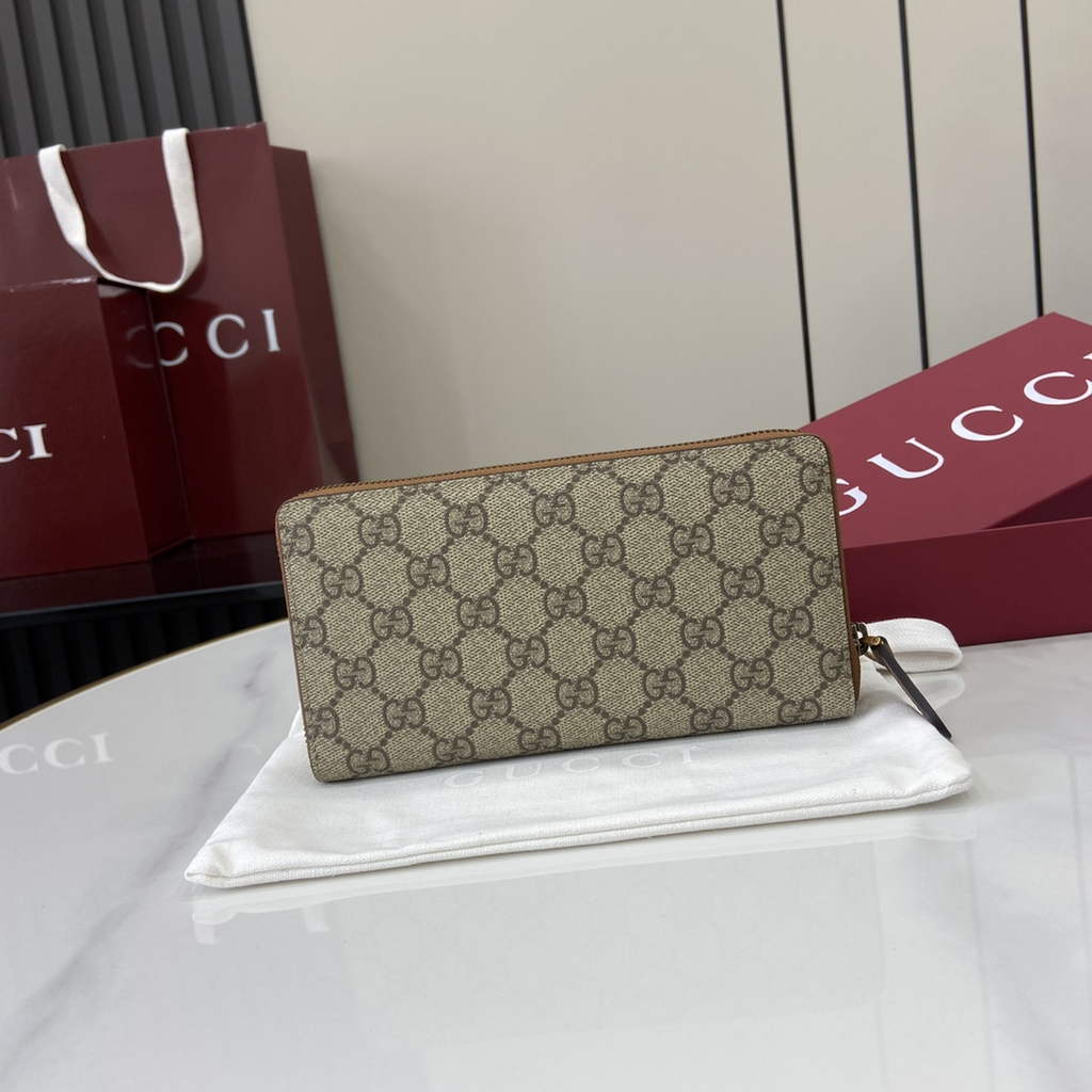 Gucci GG Emblem zip around wallet, 821207 in brown fabric