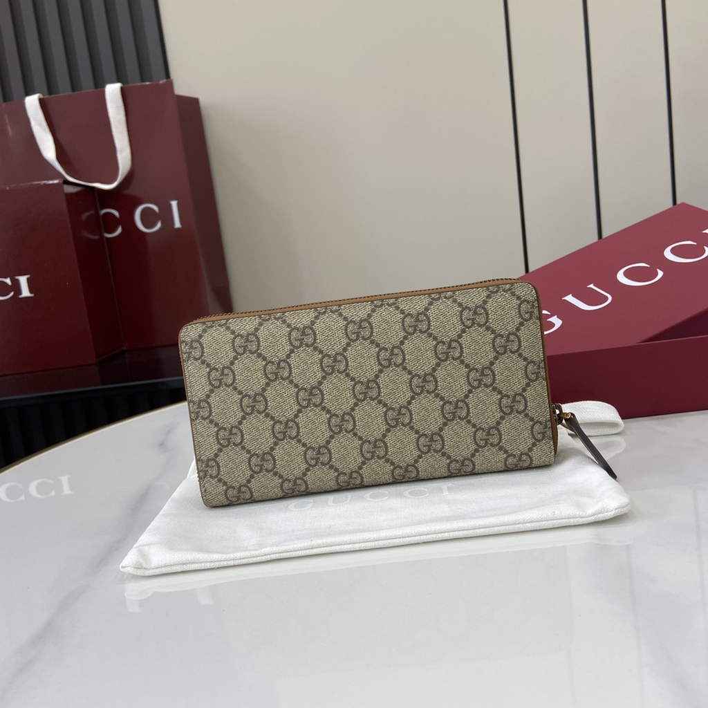 Gucci GG Emblem zip around wallet, 821207 in brown fabric