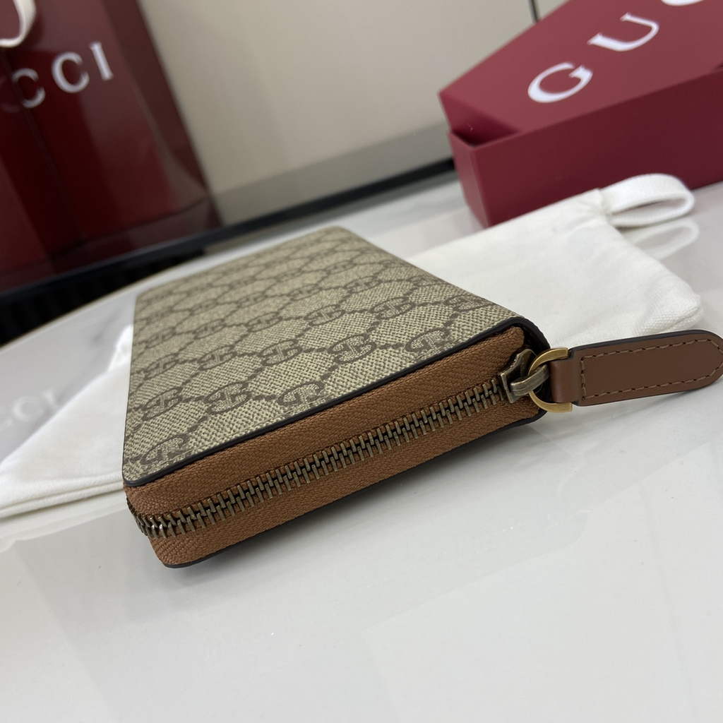 Gucci GG Emblem zip around wallet, 821207 in brown fabric