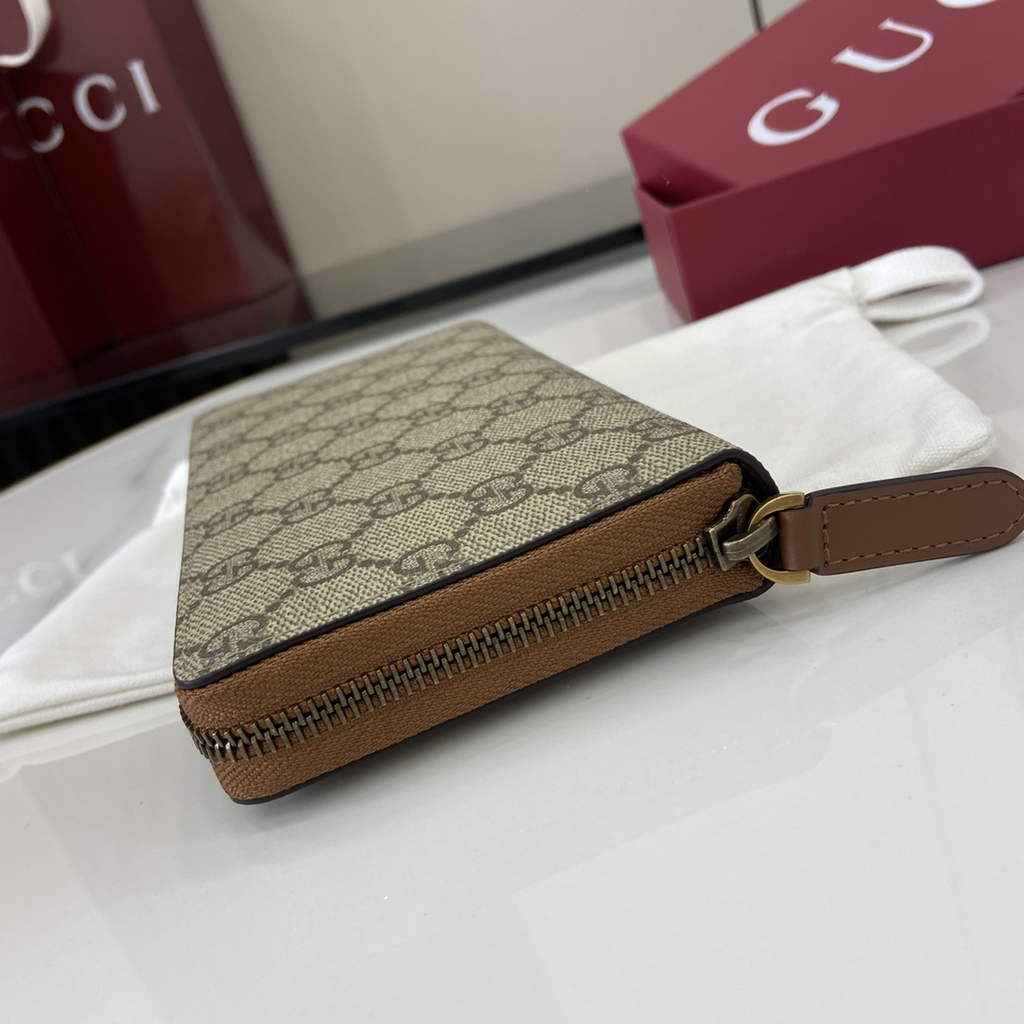 Gucci GG Emblem zip around wallet, 821207 in brown fabric