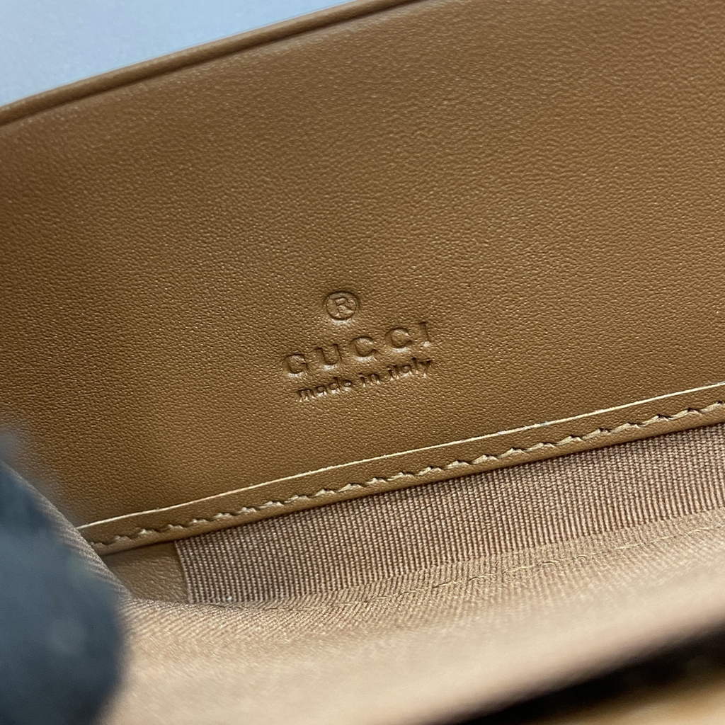 Gucci GG Emblem zip around wallet, 821207 in brown fabric