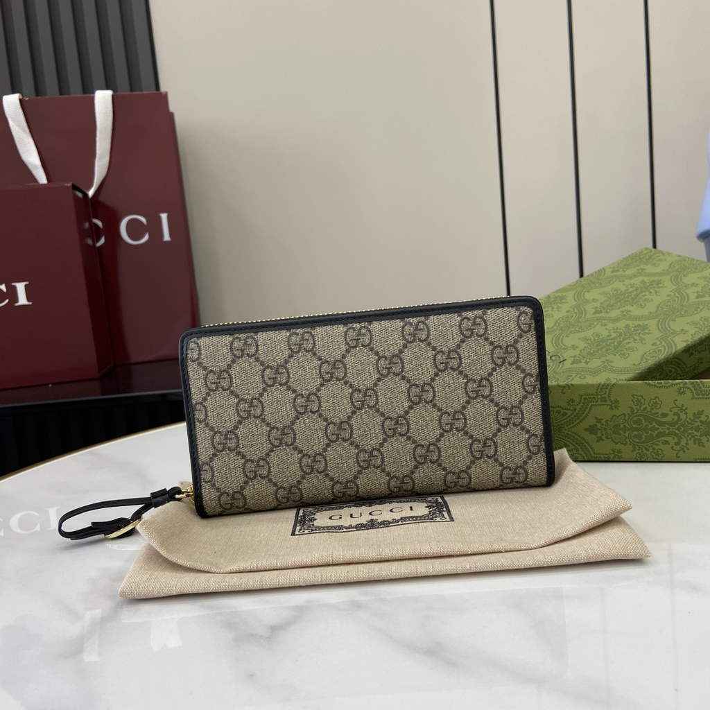 Gucci GG Emblem zip around wallet, 821803 in black fabric