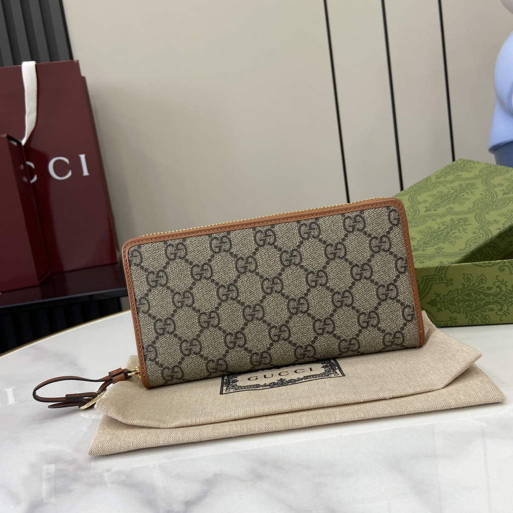 Gucci GG Emblem zip around wallet, 821803 in brown fabric