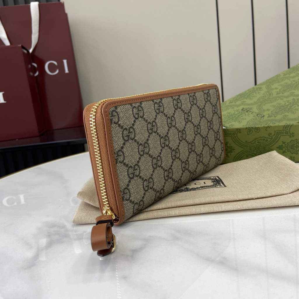 Gucci GG Emblem zip around wallet, 821803 in brown fabric