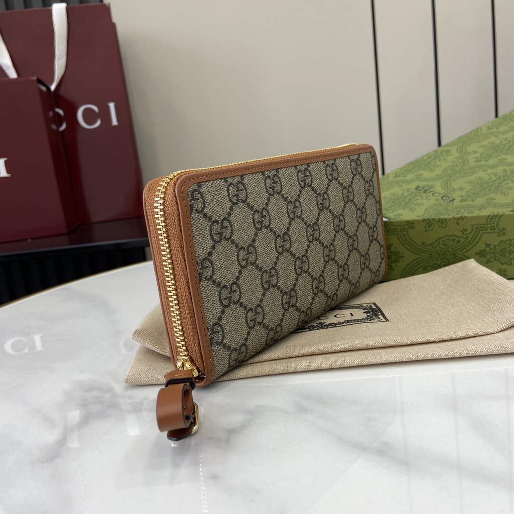 Gucci GG Emblem zip around wallet, 821803 in brown fabric