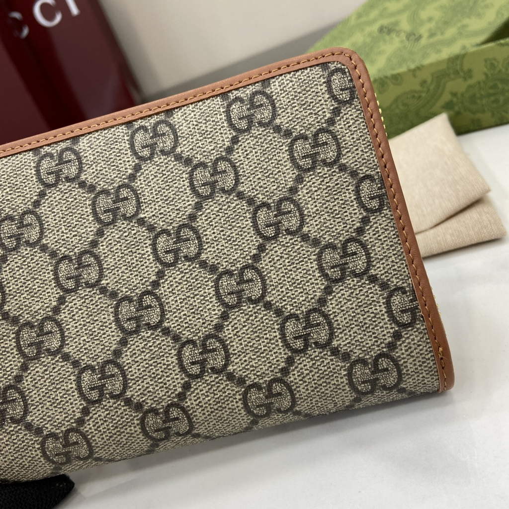 Gucci GG Emblem zip around wallet, 821803 in brown fabric