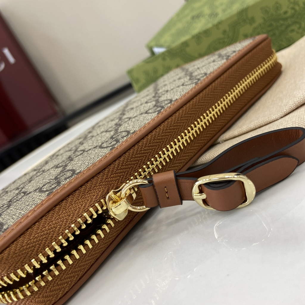 Gucci GG Emblem zip around wallet, 821803 in brown fabric