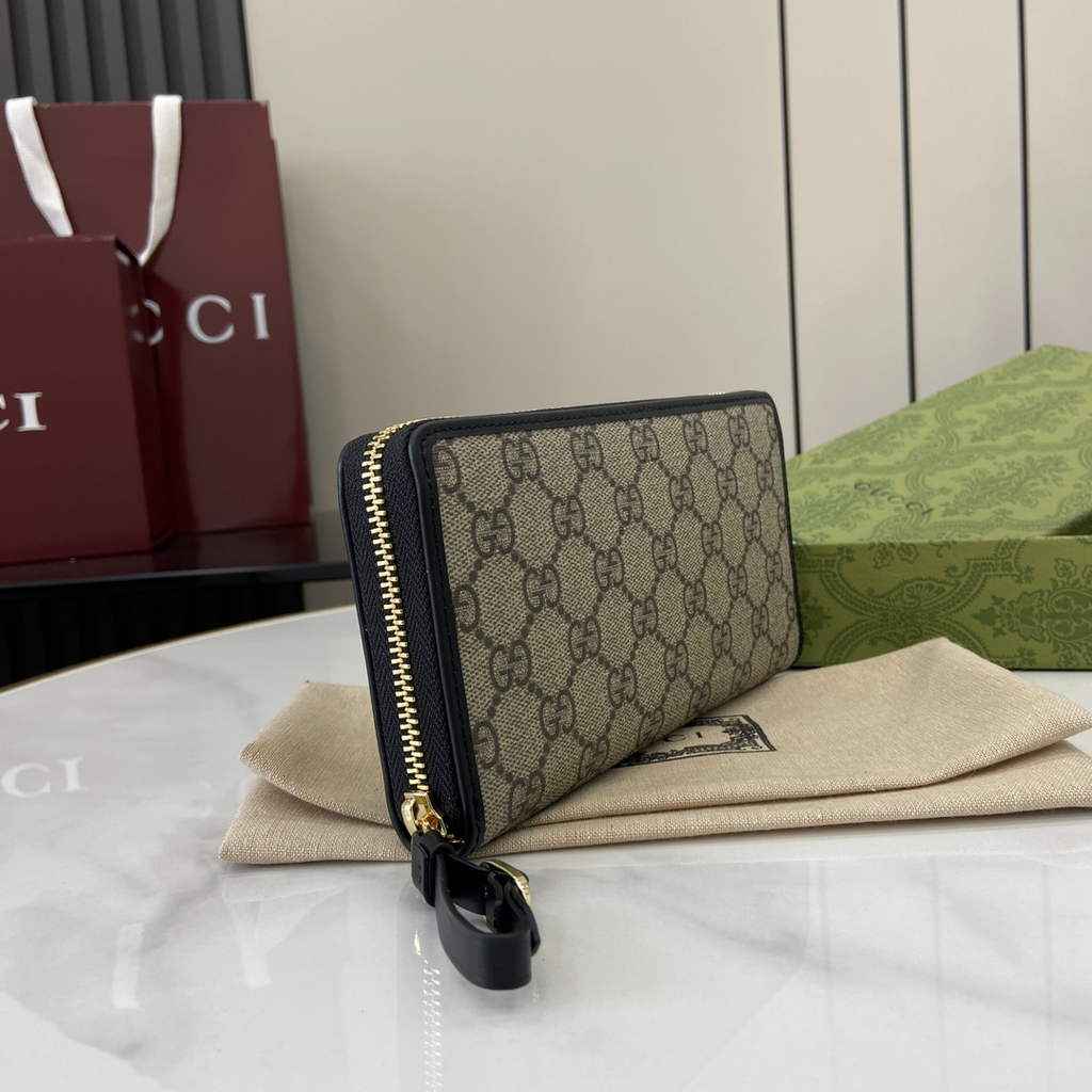 Gucci GG Emblem zip around wallet, 821803 in black fabric