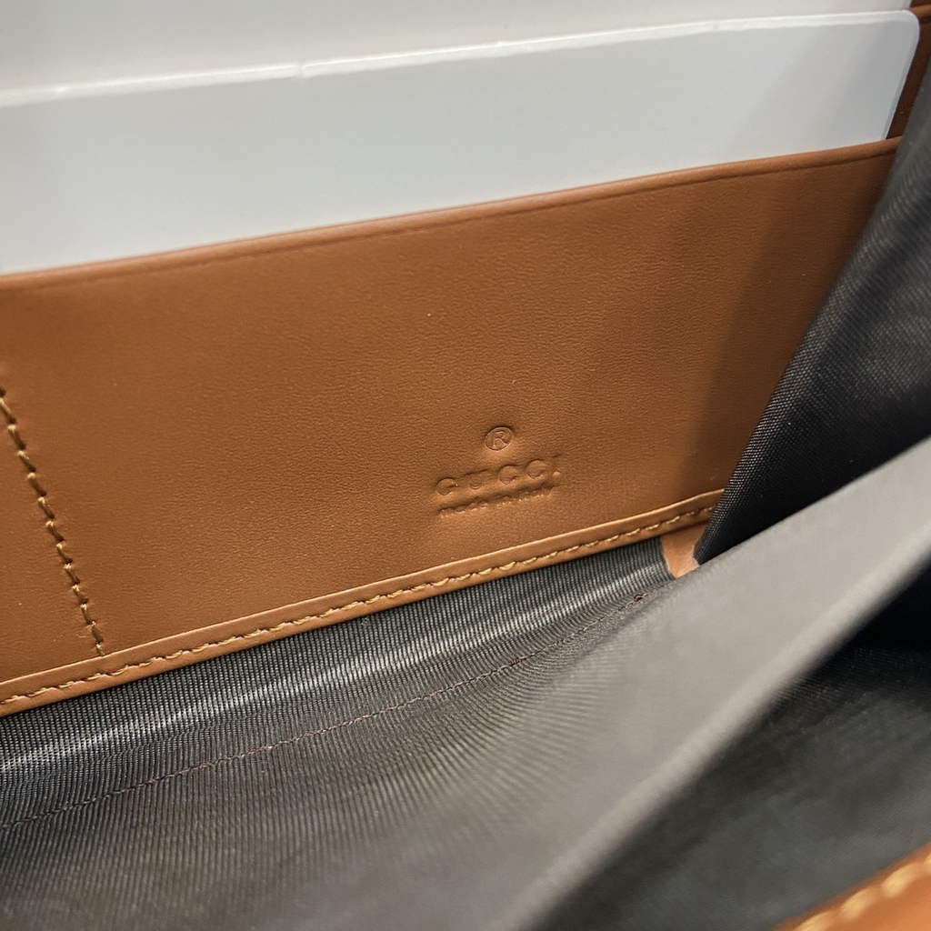 Gucci GG Emblem zip around wallet, 821803 in brown fabric