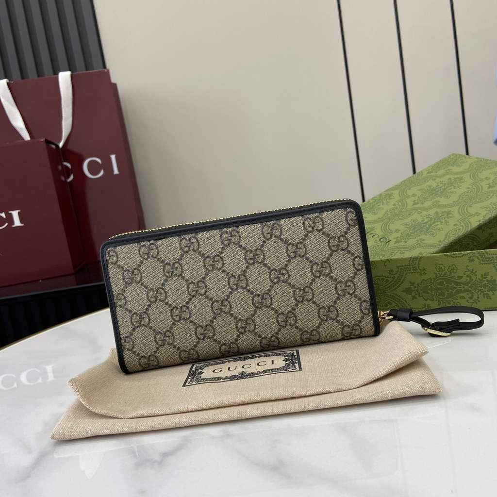 Gucci GG Emblem zip around wallet, 821803 in black fabric