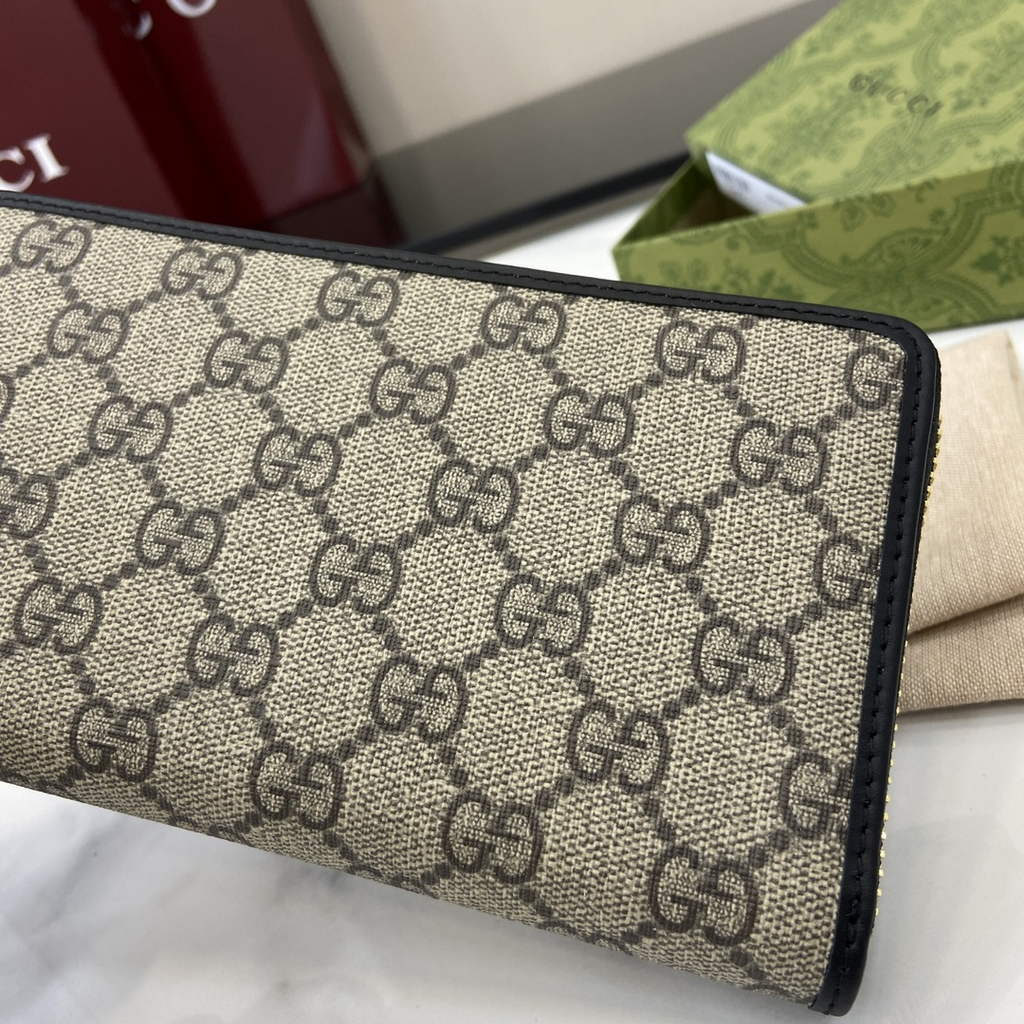 Gucci GG Emblem zip around wallet, 821803 in black fabric