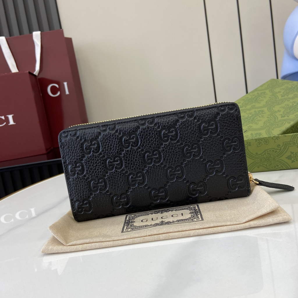 Gucci GG Emblem zip around wallet, 821803 in black leather